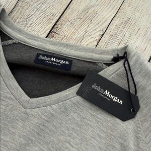 New! John Morgan Women’s V-Neck Sweatshirt. Size M